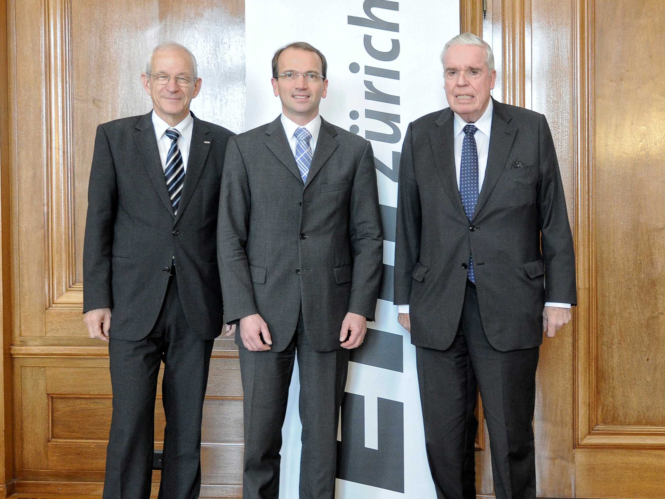 Enlarged view: Prof. Dr. Ralph Eichler (ETH President), Prof. Dr. Stephan Wagner und Prof. Dr.h.c. Klaus-Michael Kühne (December 13, 2012)